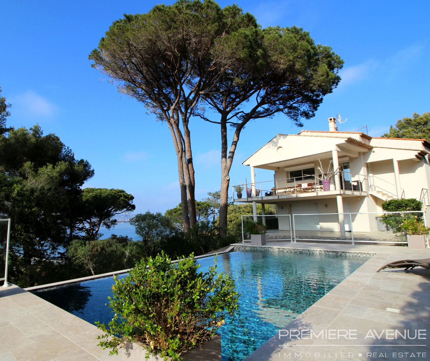 vente SAINTE MAXIME VILLA VUE MER ET PISCINE