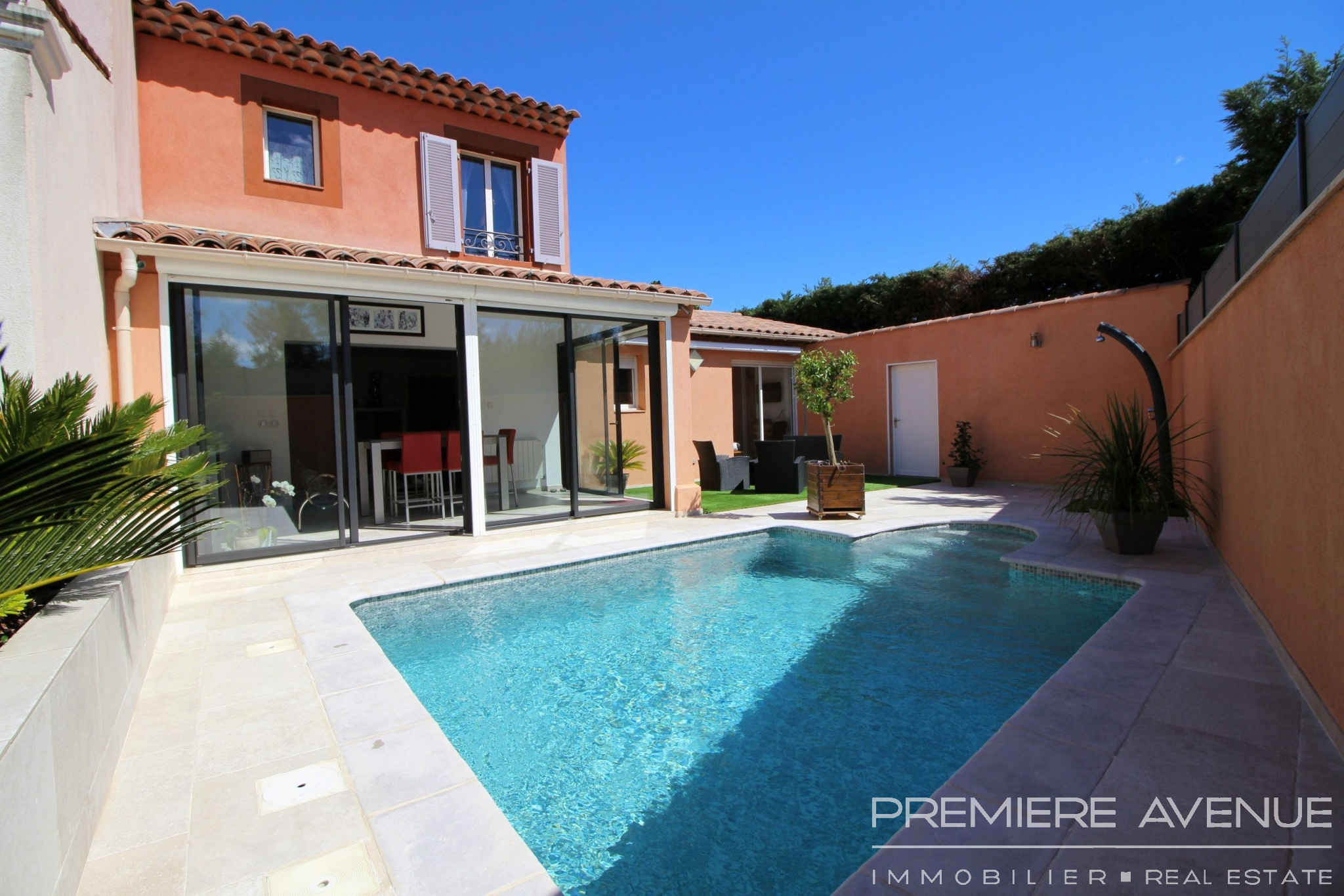 Maison à Vendre Plan-de-la-tour Le Bon Coin vente LE PLAN DE LA TOUR - MAISON D'ANGLE AVEC PISCINE PRIVÉE