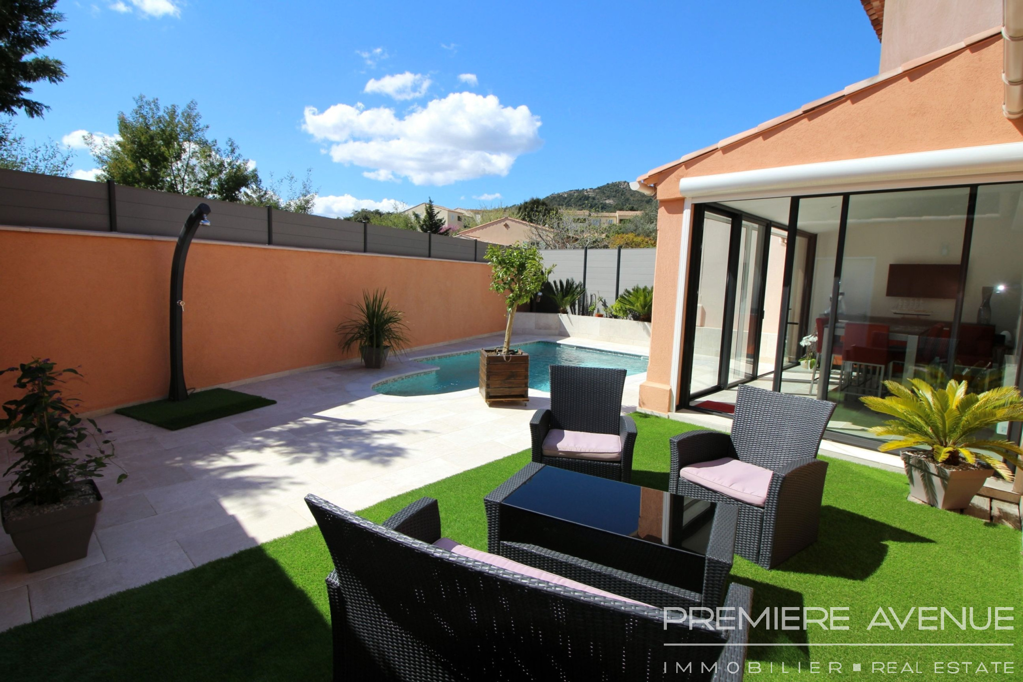 Maison à Vendre Plan-de-la-tour Le Bon Coin vente LE PLAN DE LA TOUR - MAISON D'ANGLE AVEC PISCINE PRIVÉE